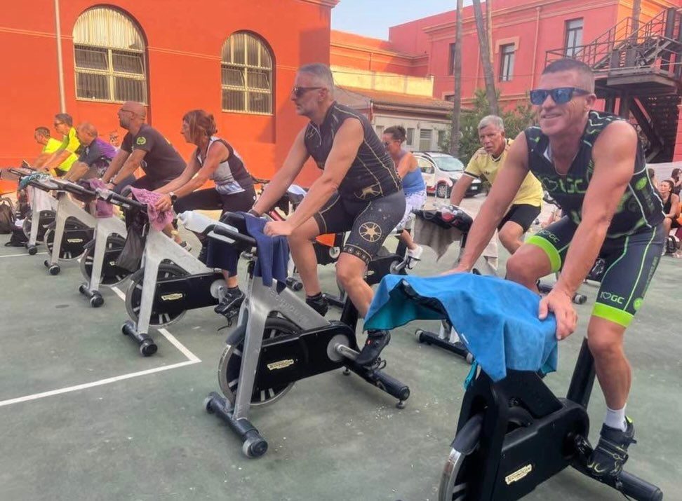 Group cycling all'aperto alle Mura Federiciane di Gela